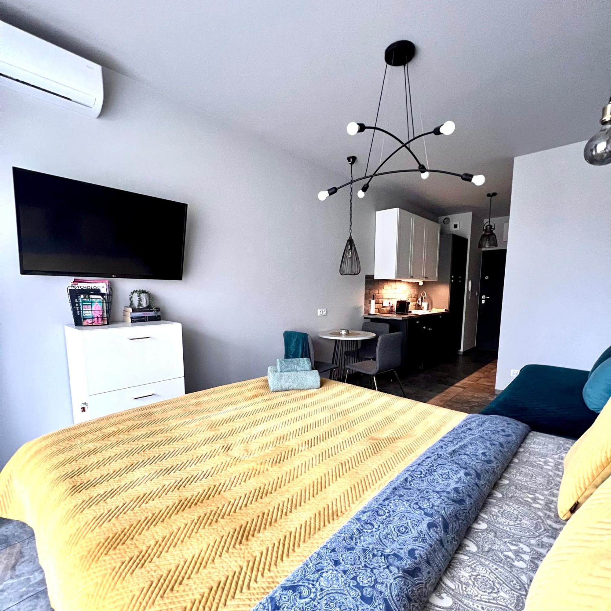 Stylowe Studio Krzemieniecka, Metro Slodowiec, Free Parking By Cosmo Spirit Varsó Kültér fotó